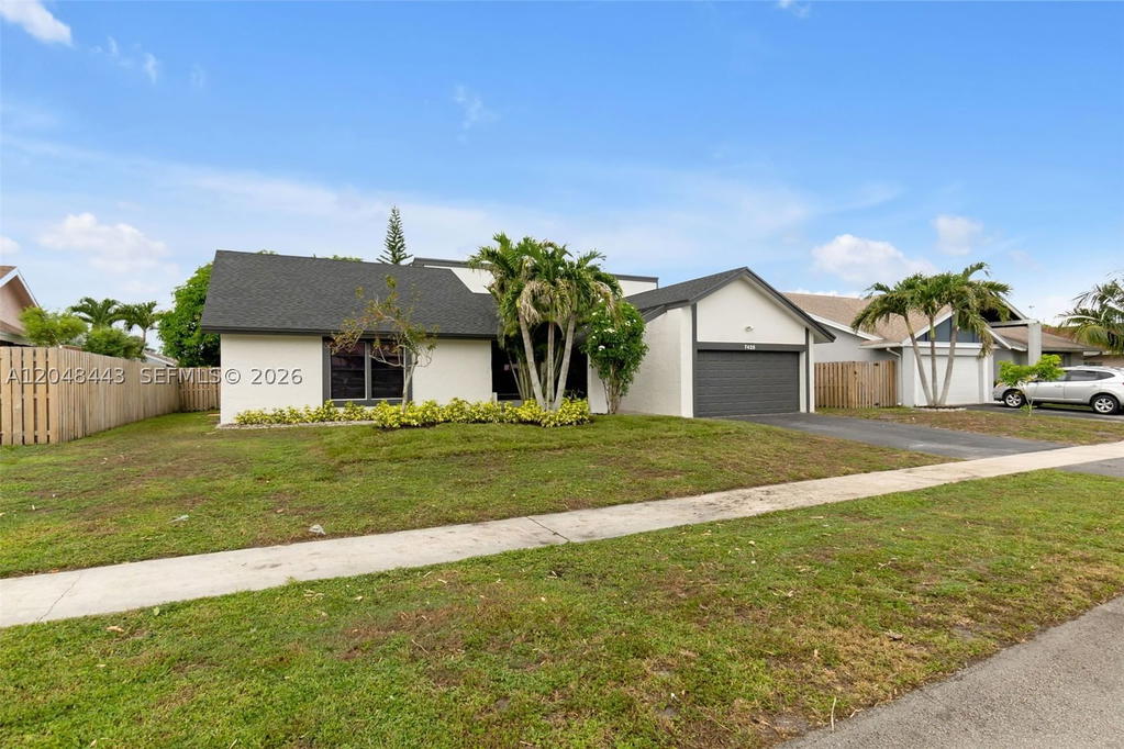Real estate property located at 7428 49th Ct, Broward, Boulevard Woods North, Lauderhill, FL