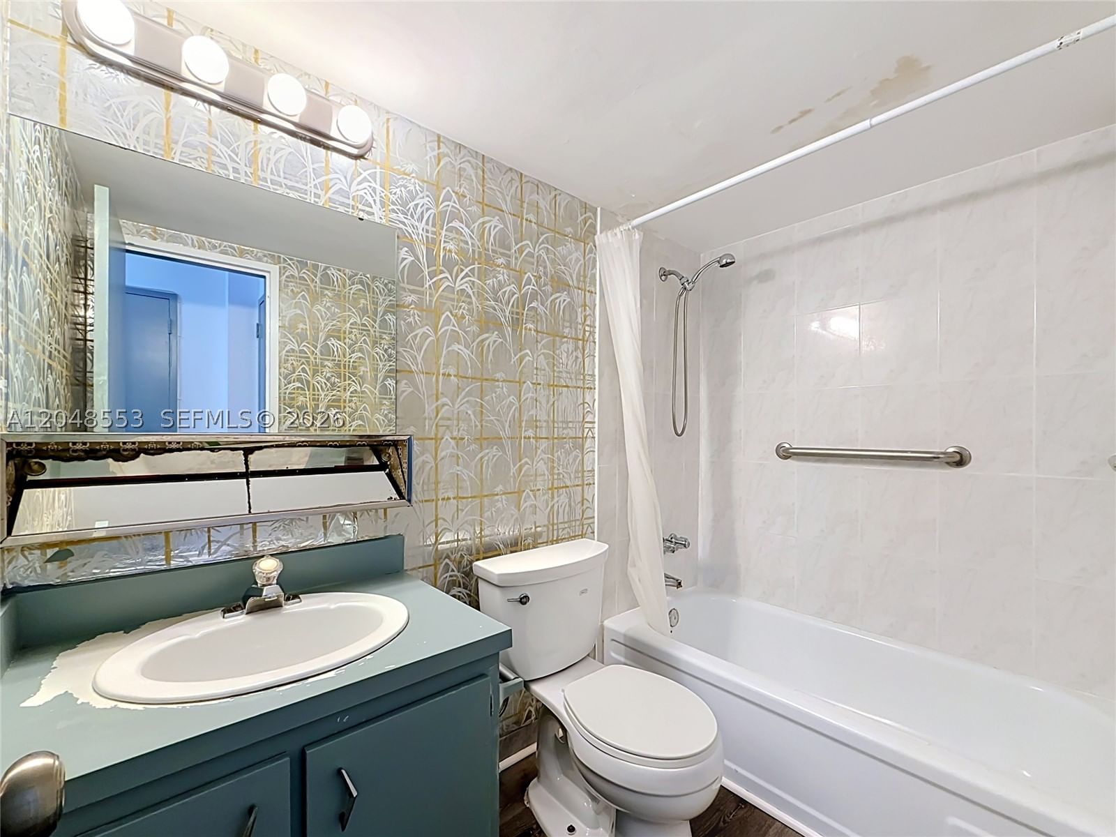 Real estate property located at 1228 West Ave #208, Miami-dade, Bayview Terr Condo, Miami Beach, FL