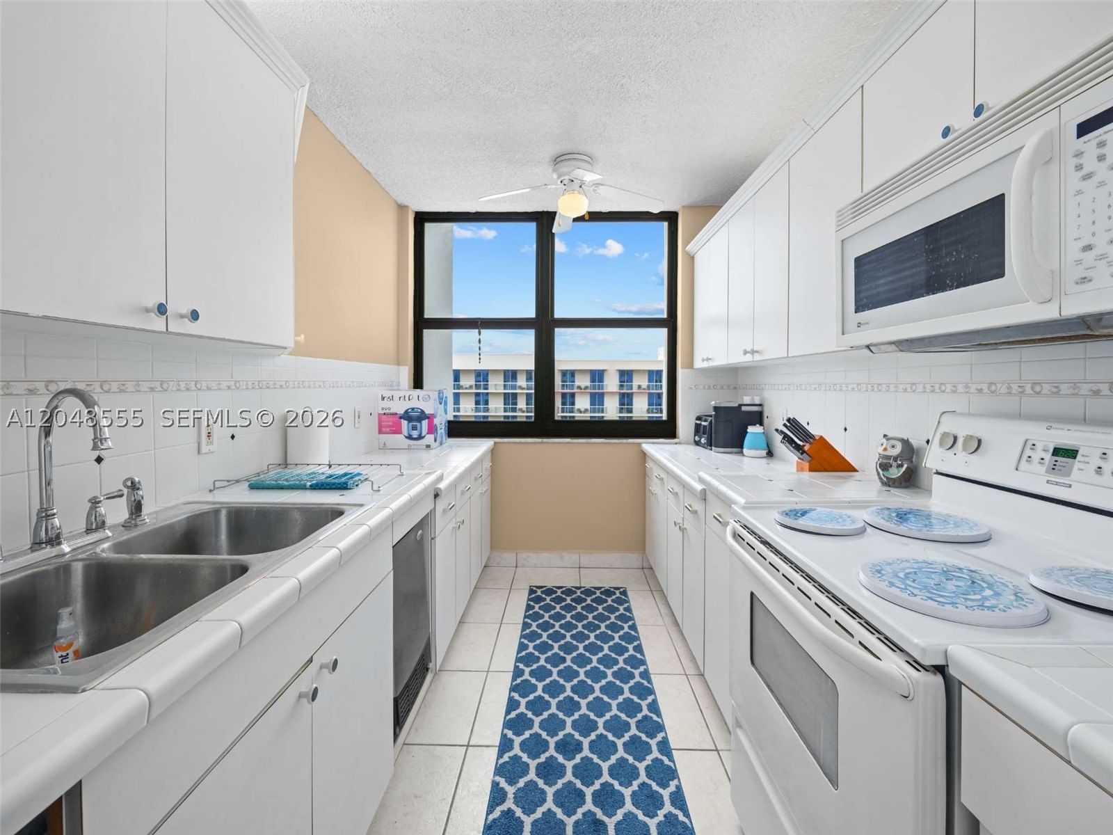 Real estate property located at 322 Buchanan St #703, Broward, Crystal Tower Inc Condo, Hollywood, FL