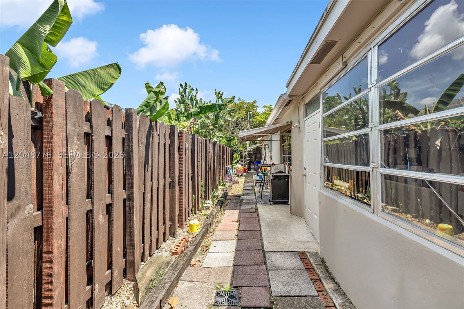 Real estate property located at 5045 10th St, Broward, Oakland Hills 1st Sec, Margate, FL
