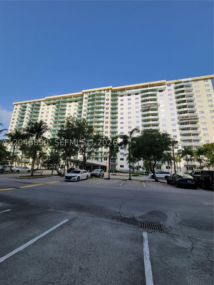 Real estate property located at 19390 Collins Ave #220, Miami-dade, Oceanview Building A Cond, Sunny Isles Beach, FL