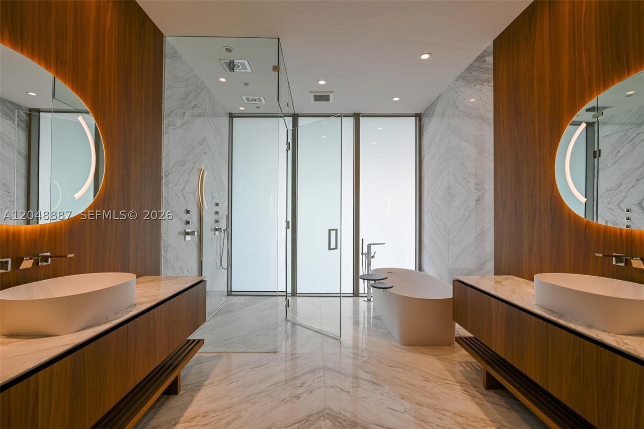 Real estate property located at 5 Grove Isle Dr L404, Miami-dade, Vita At Grove Isle Condo, Coconut Grove, FL