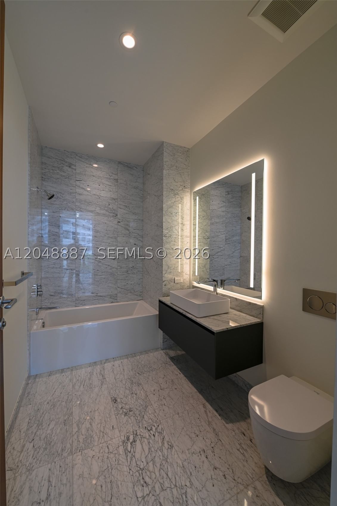 Real estate property located at 5 Grove Isle Dr L404, Miami-dade, Vita At Grove Isle Condo, Coconut Grove, FL