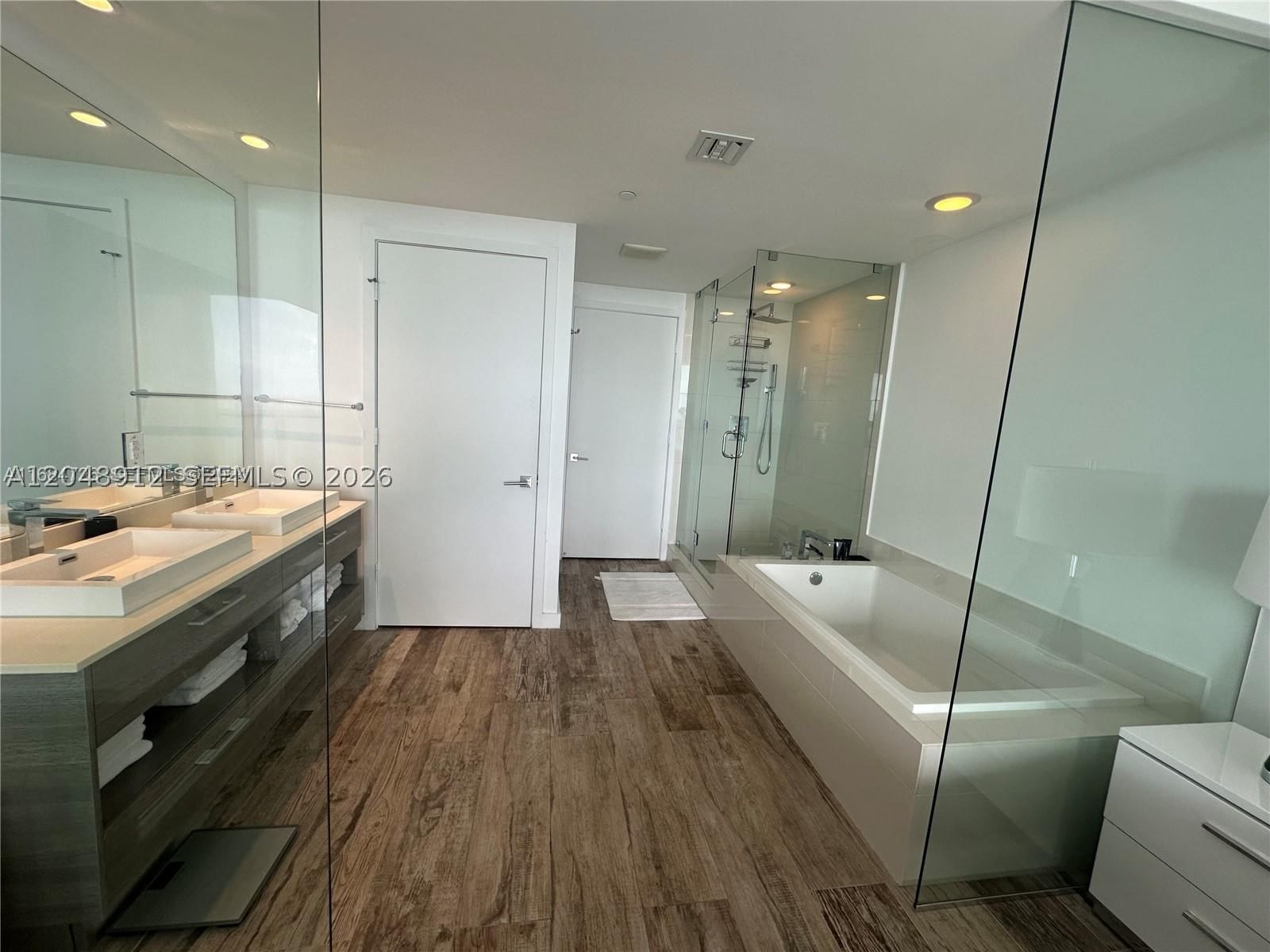 Real estate property located at 650 32nd St #4205, Miami-dade, Paraiso Bay Condo, Miami, FL