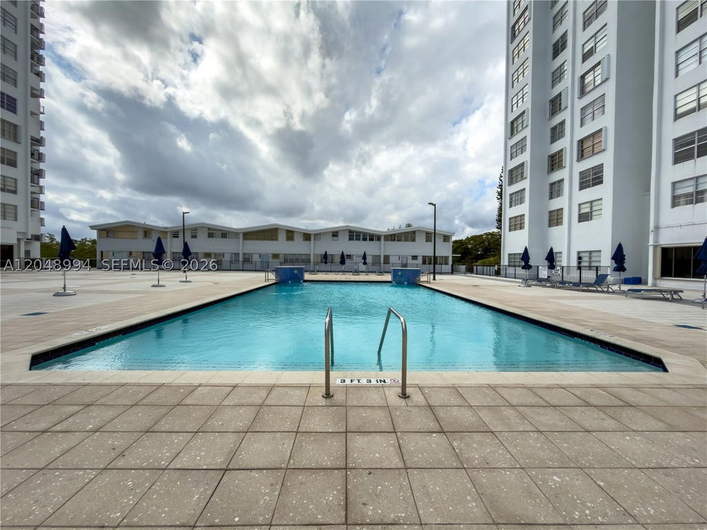 Real estate property located at 2750 183rd St #2108, Miami-dade, Commodore Plaza Condo, Aventura, FL