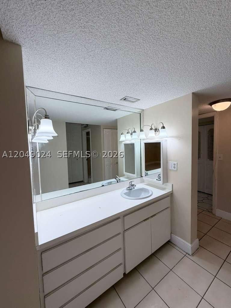 Real estate property located at 3720 Inverrary Dr #3L, Broward, International Village At, Lauderhill, FL