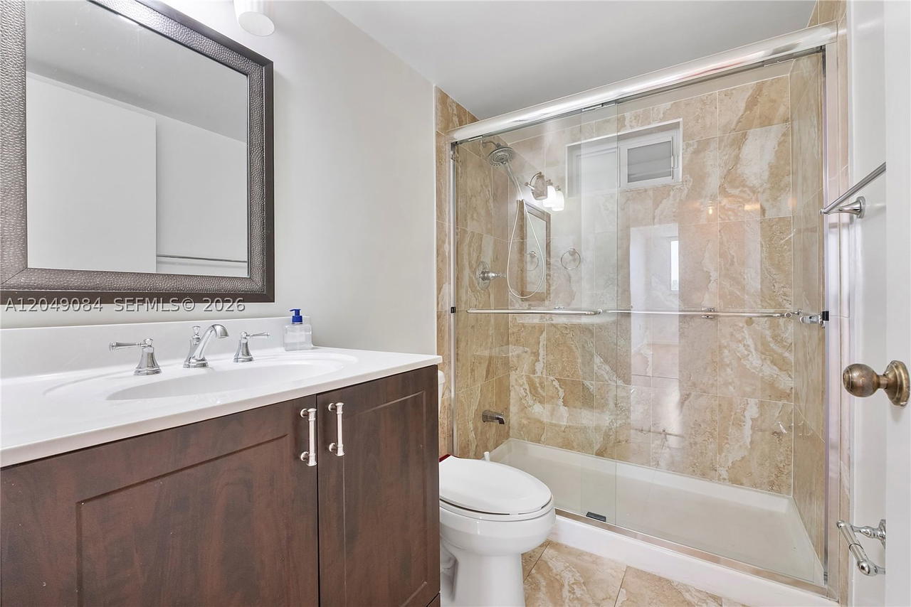 Real estate property located at 1666 West Ave #404, Miami-dade, West Bay Gardens Condo, Miami Beach, FL