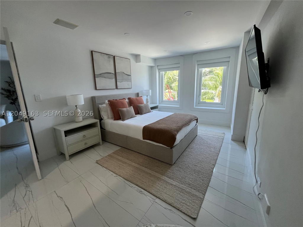 Real estate property located at 2301 Collins Ave #326, Miami-dade, Roney Palace Condo, Miami Beach, FL