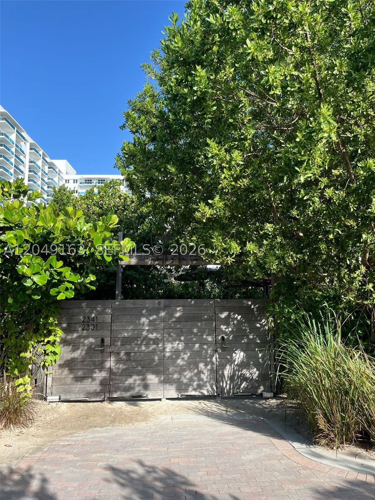 Real estate property located at 2301 Collins Ave #326, Miami-dade, Roney Palace Condo, Miami Beach, FL