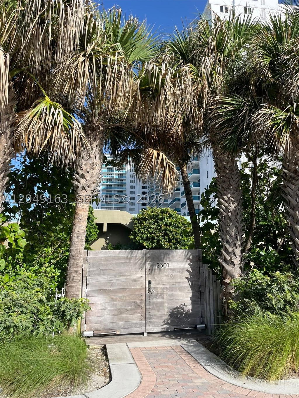 Real estate property located at 2301 Collins Ave #326, Miami-dade, Roney Palace Condo, Miami Beach, FL