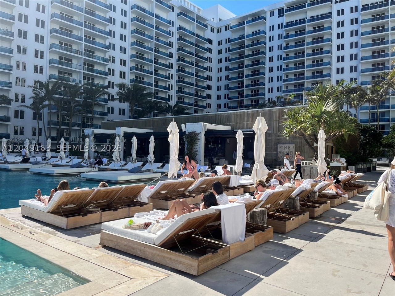 Real estate property located at 2301 Collins Ave #326, Miami-dade, Roney Palace Condo, Miami Beach, FL
