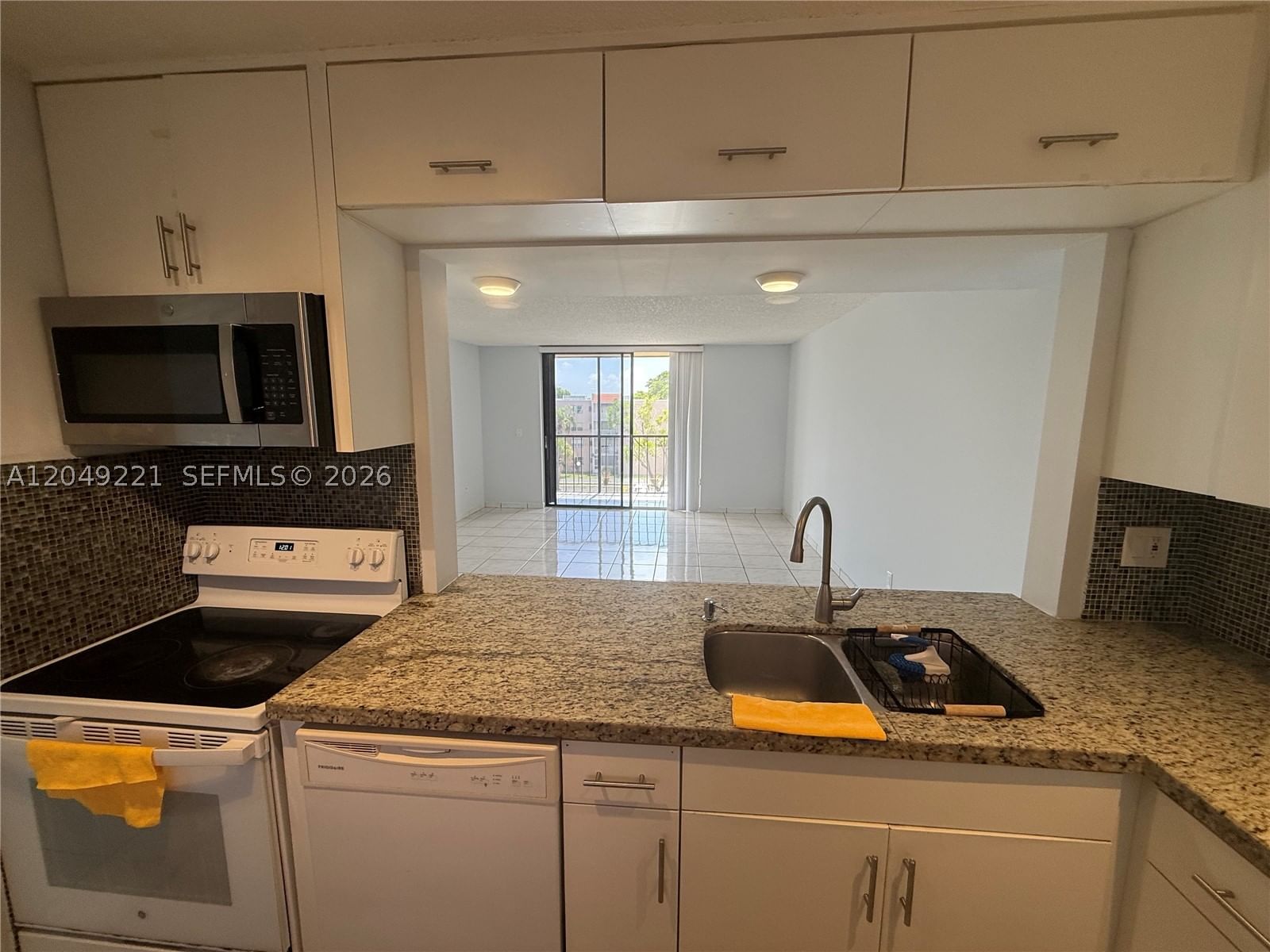 Real estate property located at 8625 8th St #420, Miami-dade, Fox Chase Condo #2, Miami, FL