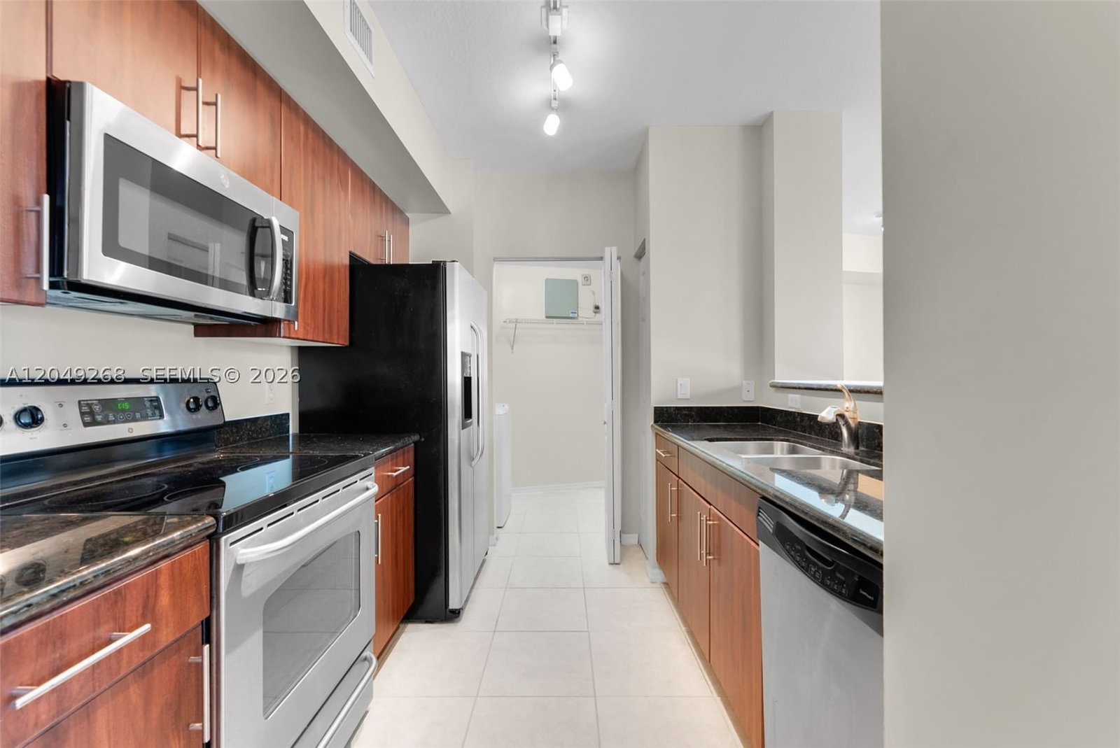 Real estate property located at 2421 65th St #403, Broward, Lauderdale One Condo, Fort Lauderdale, FL