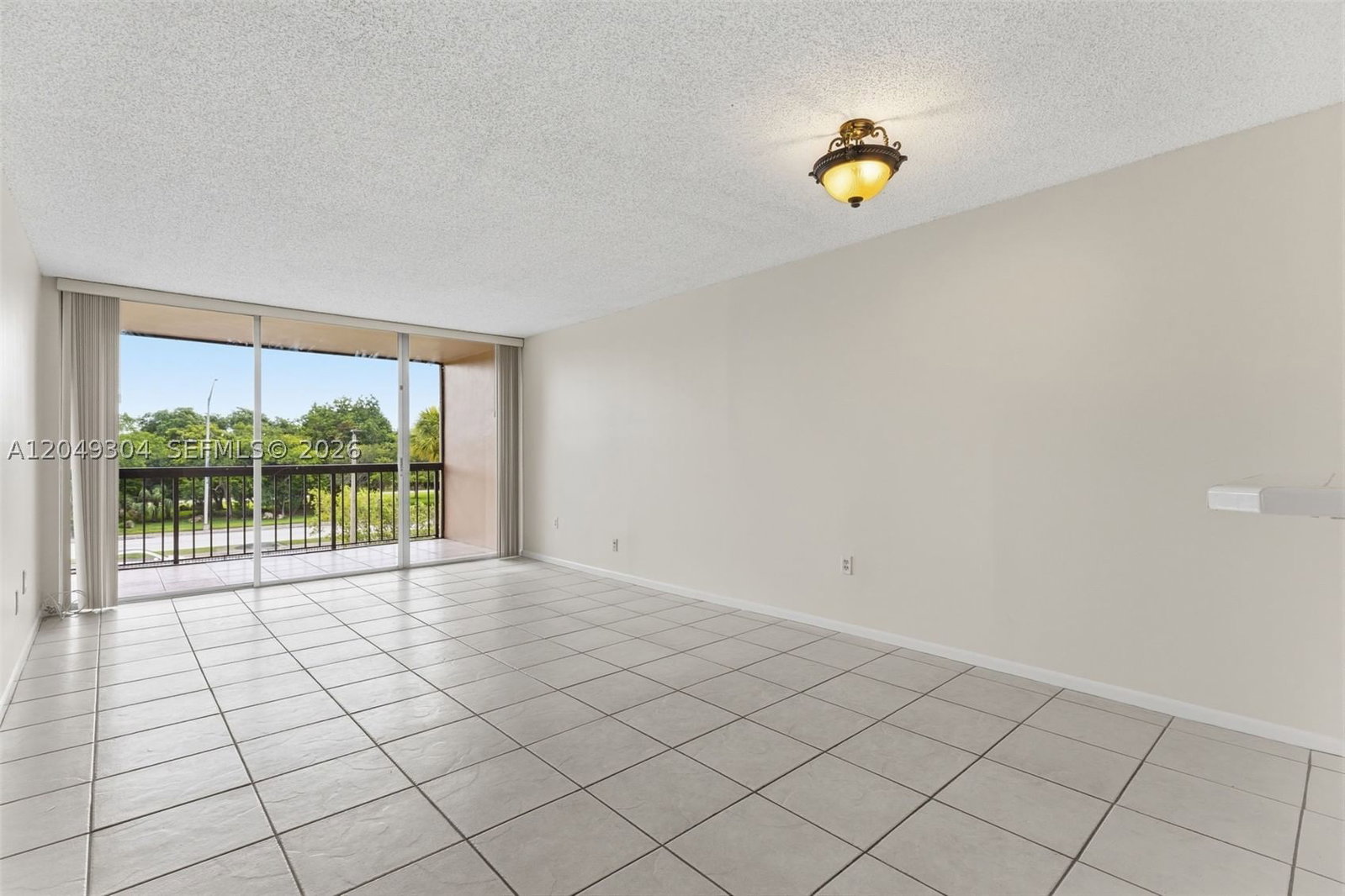 Real estate property located at 10425 112th Ave #302, Miami-dade, Gardens Of Kendall Condo, Miami, FL