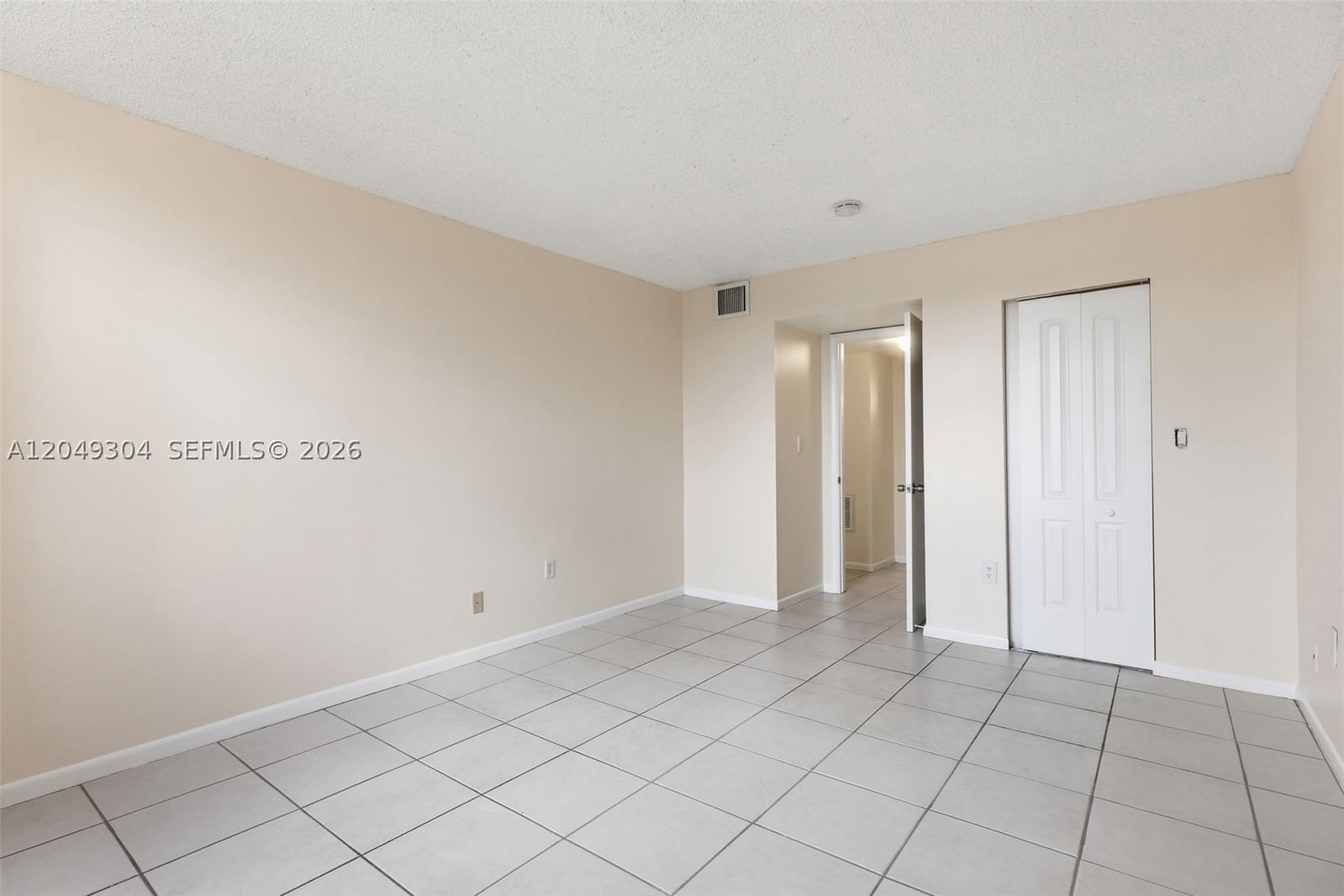 Real estate property located at 10425 112th Ave #302, Miami-dade, Gardens Of Kendall Condo, Miami, FL
