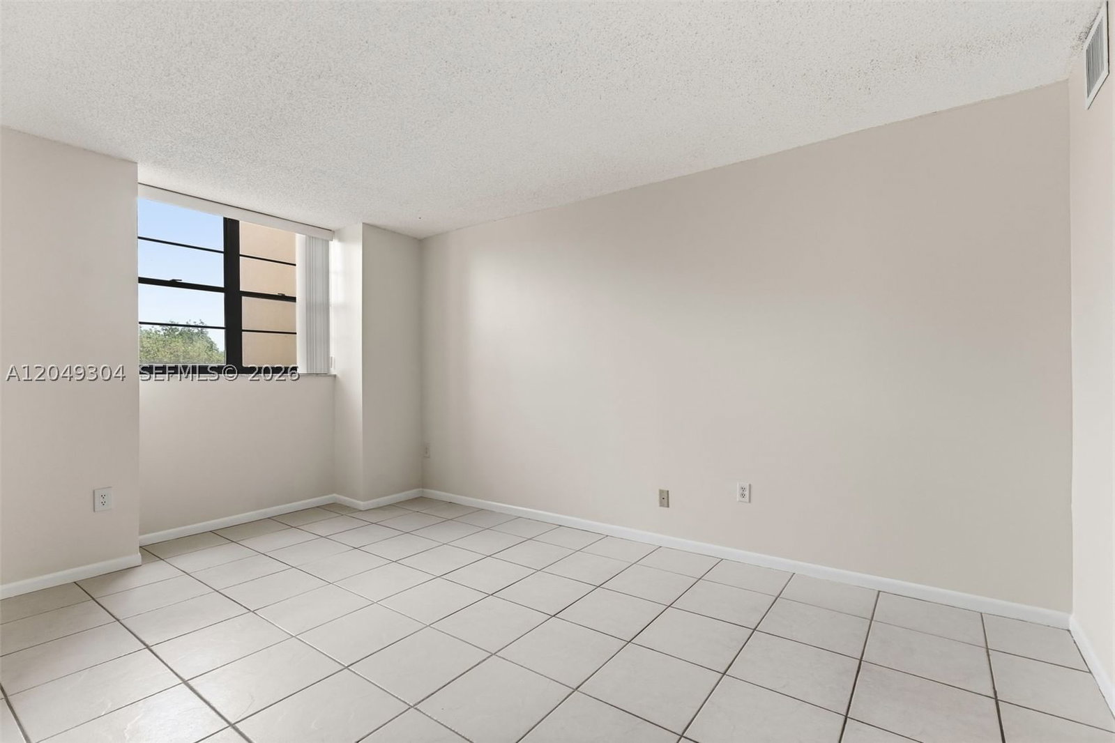 Real estate property located at 10425 112th Ave #302, Miami-dade, Gardens Of Kendall Condo, Miami, FL