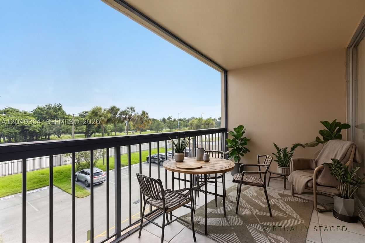 Real estate property located at 10425 112th Ave #302, Miami-dade, Gardens Of Kendall Condo, Miami, FL