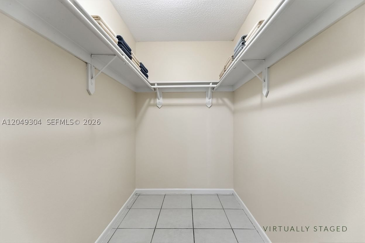 Real estate property located at 10425 112th Ave #302, Miami-dade, Gardens Of Kendall Condo, Miami, FL