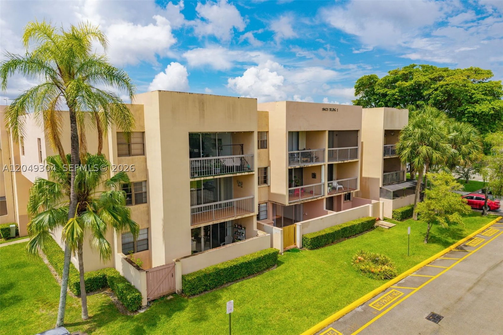 Real estate property located at 10425 112th Ave #302, Miami-dade, Gardens Of Kendall Condo, Miami, FL