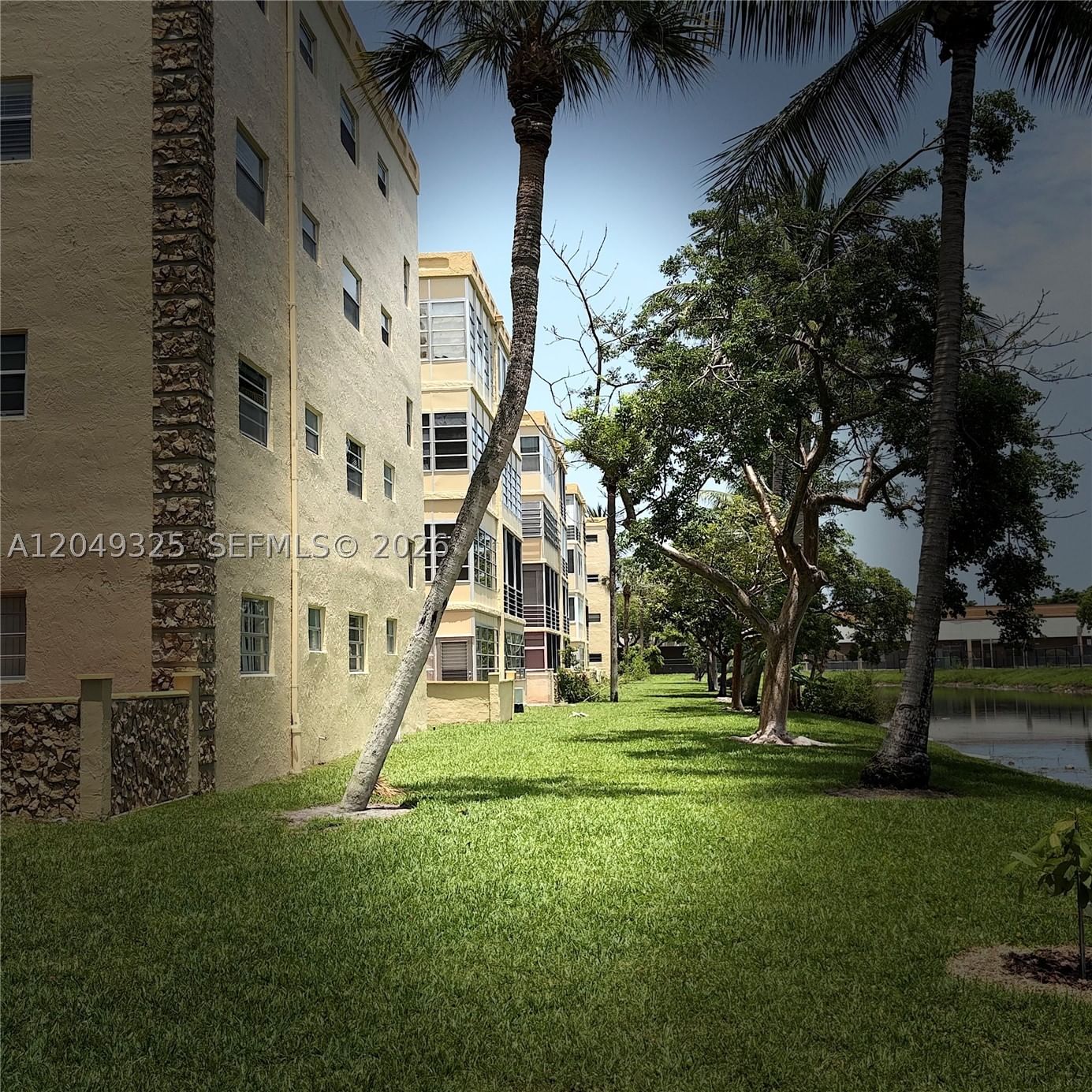 Real estate property located at 3940 42nd ave #313, Broward, Topaz South Condo, Lauderdale Lakes, FL