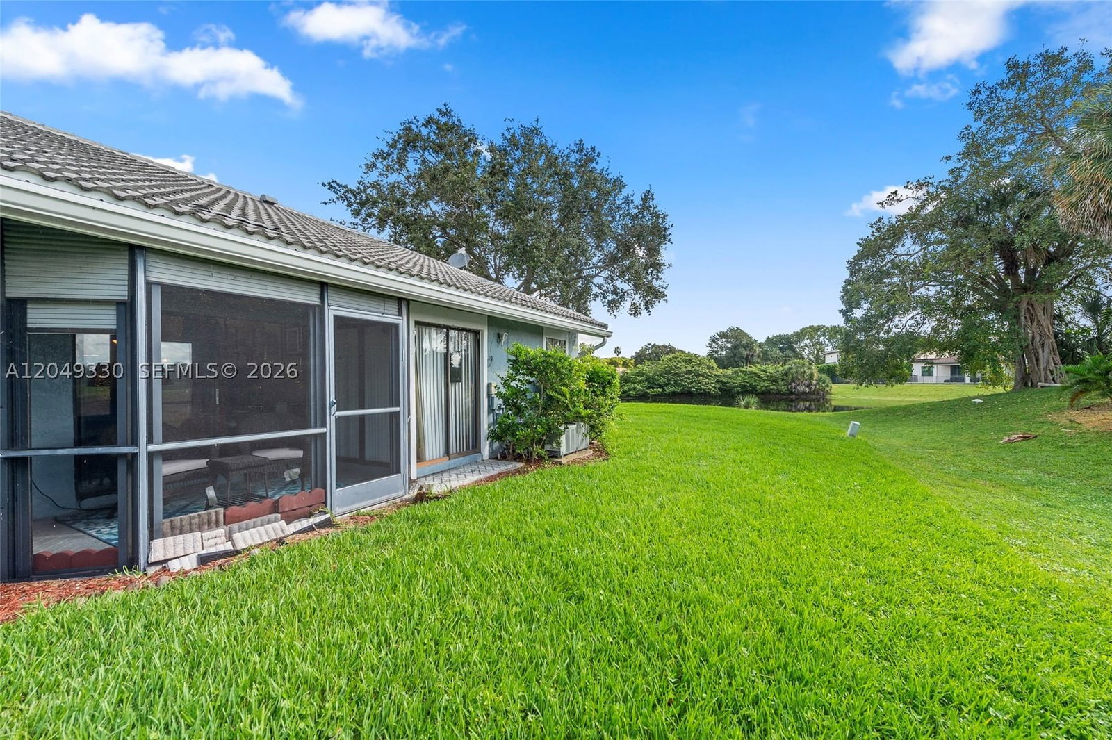 Real estate property located at 8220 Waterford Ln, Broward, Woodmont Tract 48, Tamarac, FL