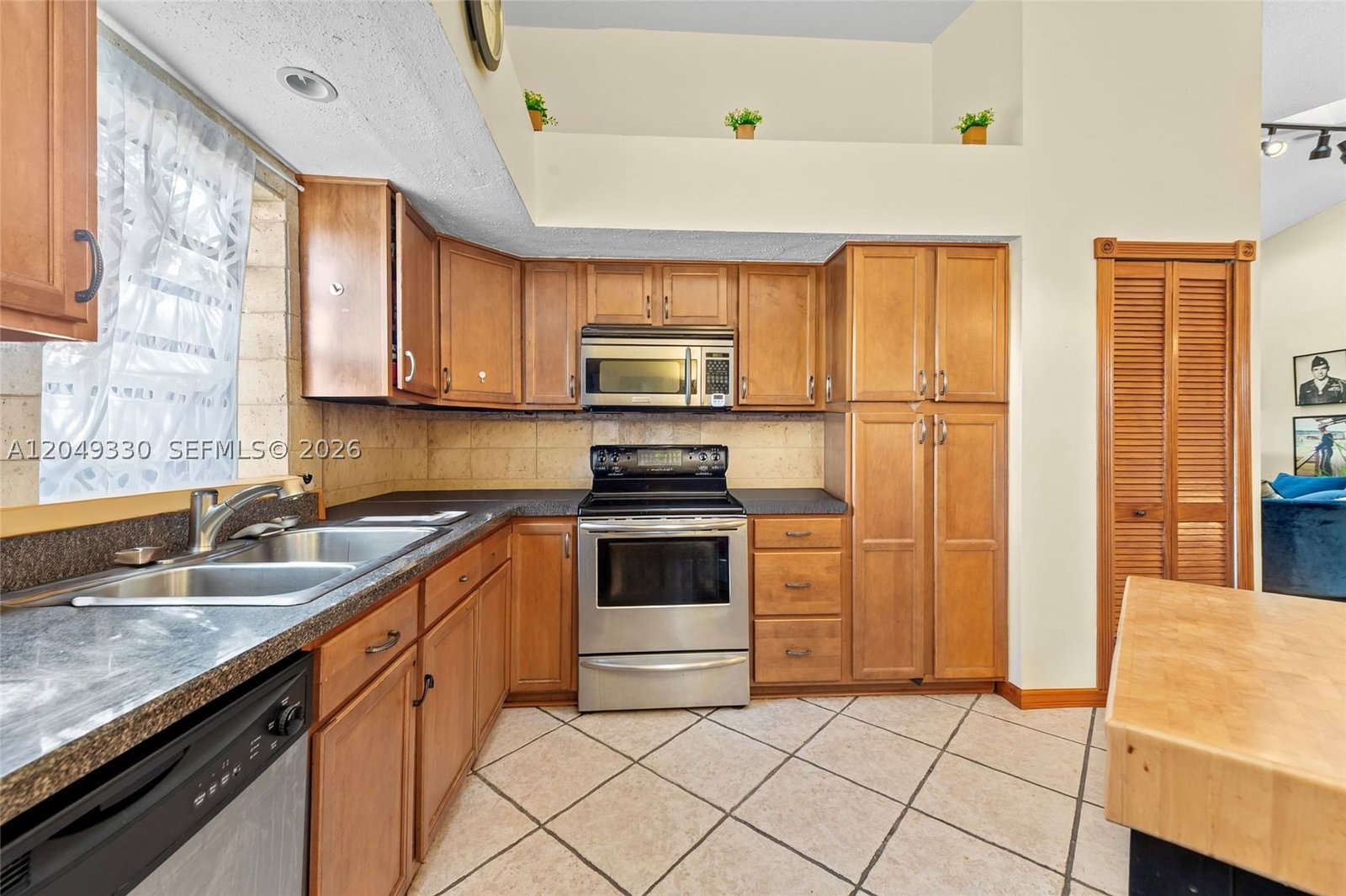 Real estate property located at 8220 Waterford Ln, Broward, Woodmont Tract 48, Tamarac, FL