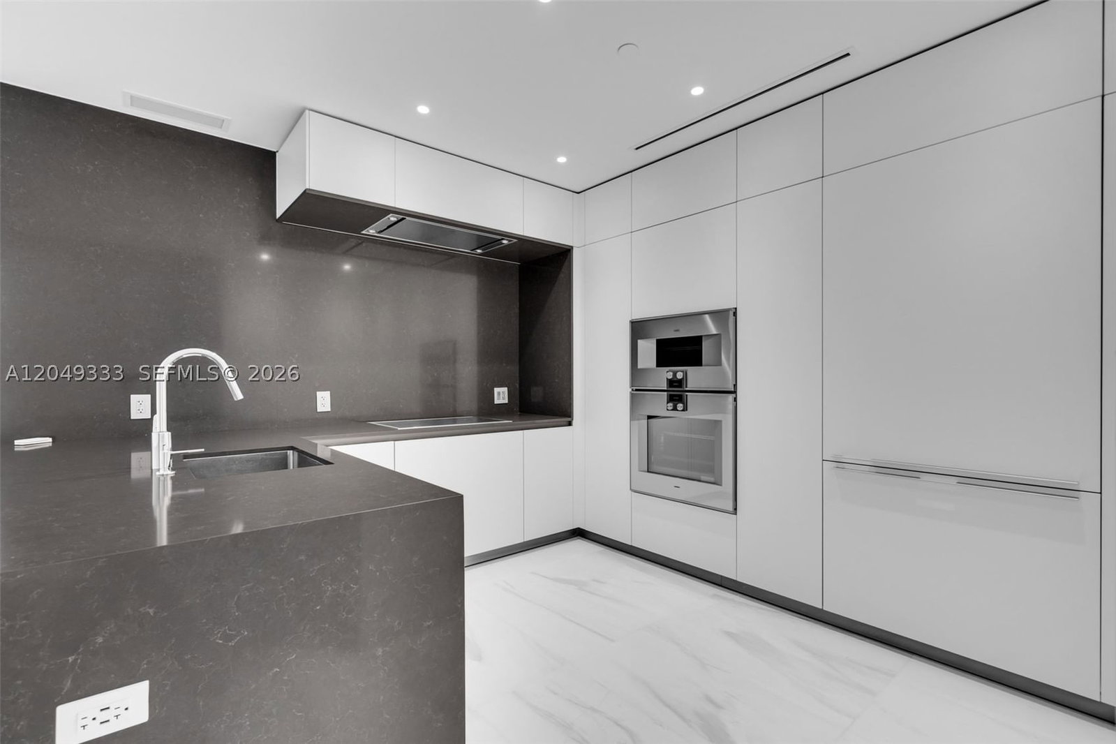 Real estate property located at 300 Biscayne Boulevard Way #3009W, Miami-dade, 300 Biscayne Blvd Way Cond, Miami, FL