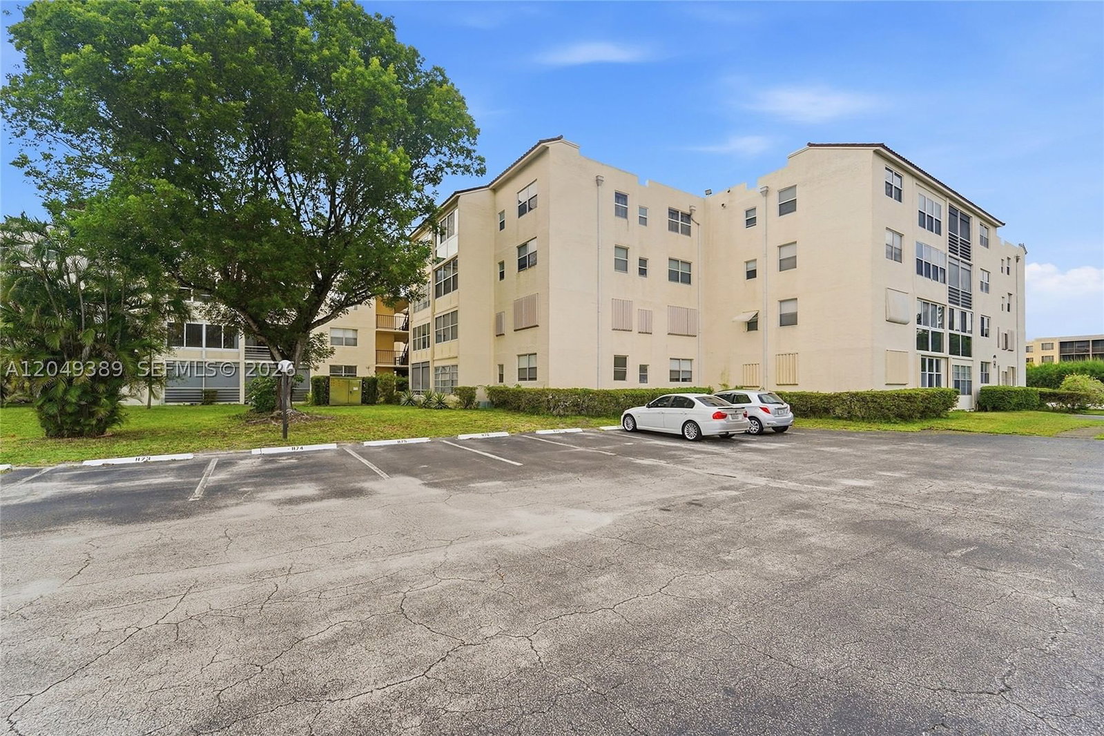Real estate property located at 2871 Somerset Dr #103, Broward, Somerset No Eight Condo, Lauderdale Lakes, FL