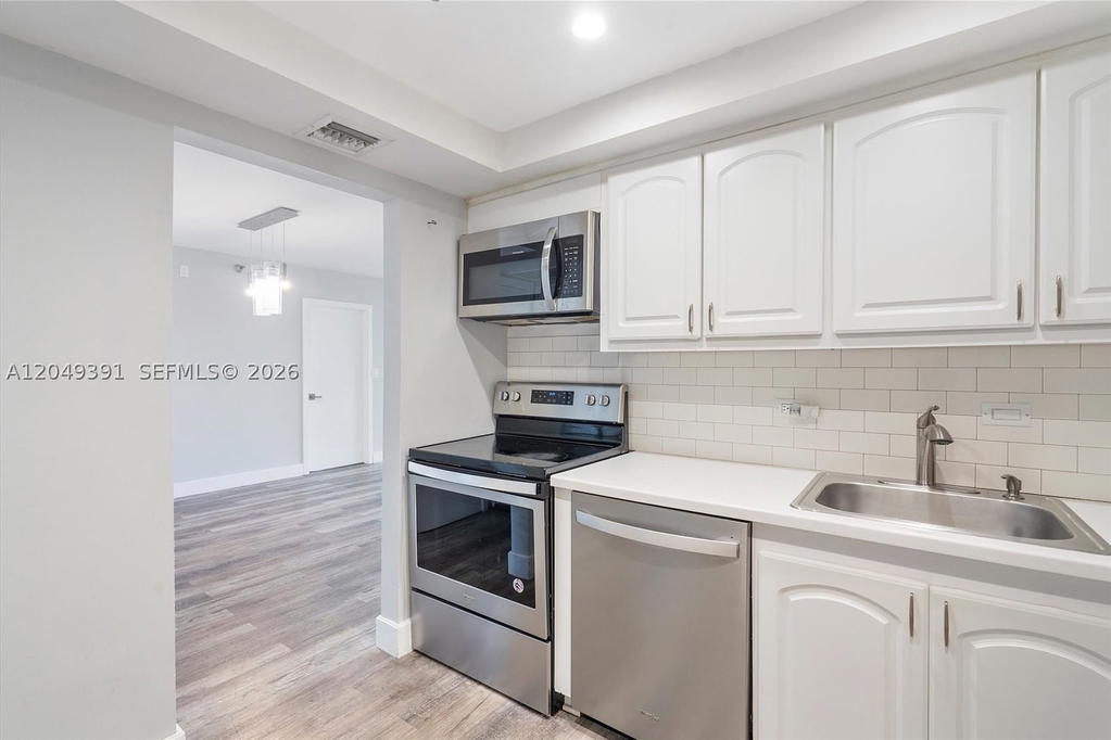 Real estate property located at 20515 Country Club Dr #2044, Miami-dade, Waterview Condo, Aventura, FL