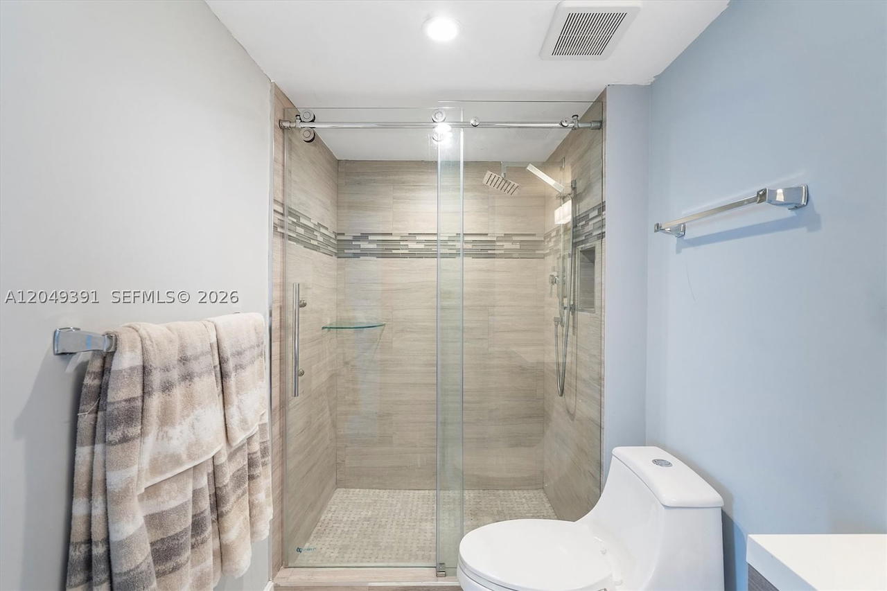 Real estate property located at 20515 Country Club Dr #2044, Miami-dade, Waterview Condo, Aventura, FL