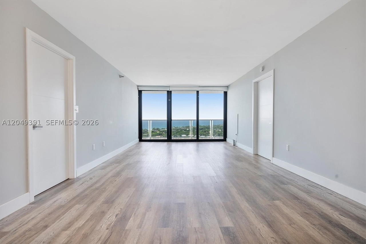 Real estate property located at 20515 Country Club Dr #2044, Miami-dade, Waterview Condo, Aventura, FL