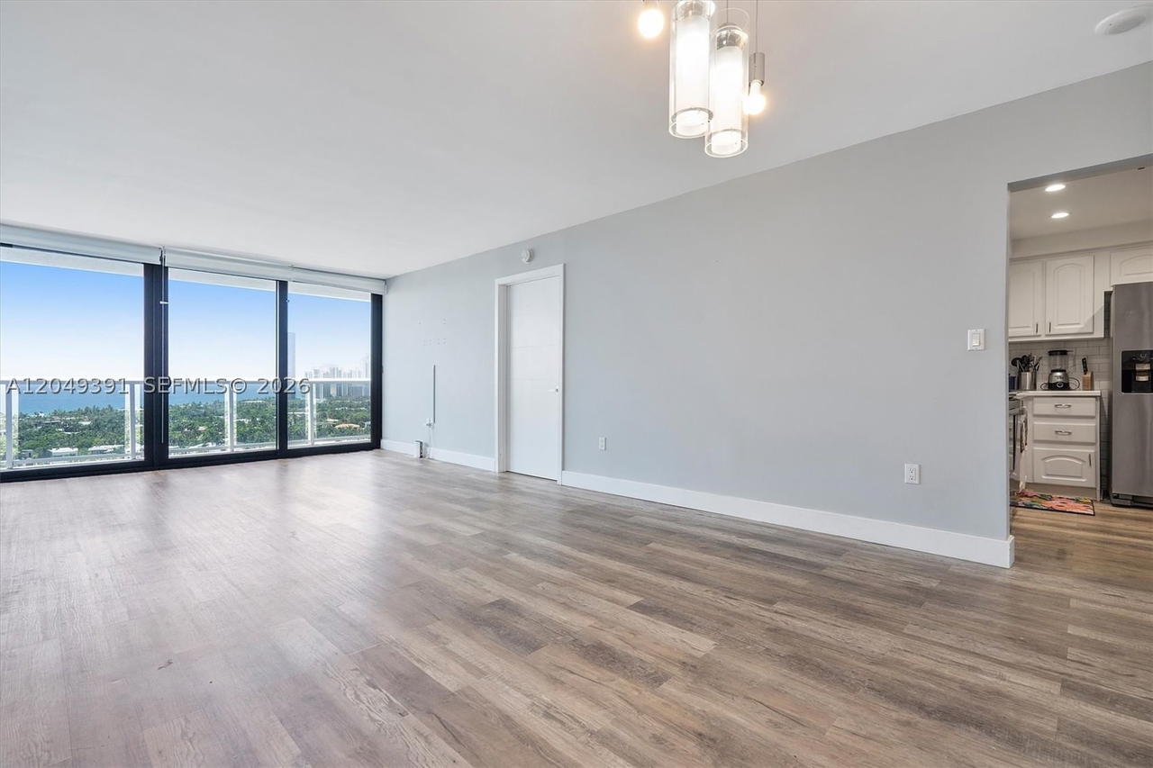 Real estate property located at 20515 Country Club Dr #2044, Miami-dade, Waterview Condo, Aventura, FL