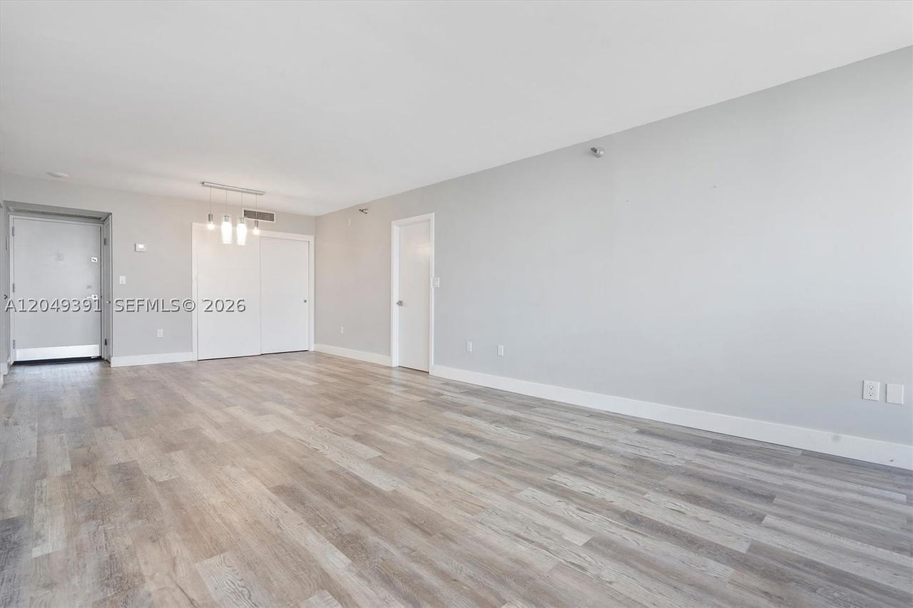 Real estate property located at 20515 Country Club Dr #2044, Miami-dade, Waterview Condo, Aventura, FL
