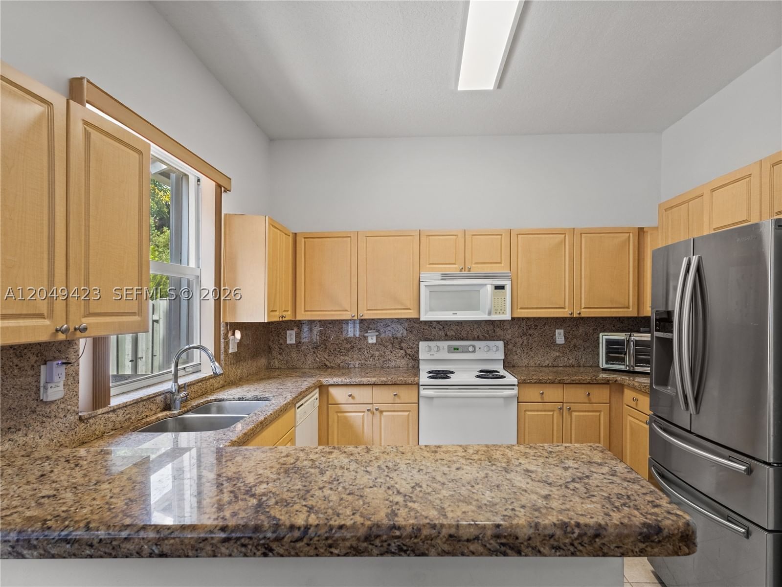 Real estate property located at 10183 43rd Ter, Miami-dade, Doral Chase, Doral, FL