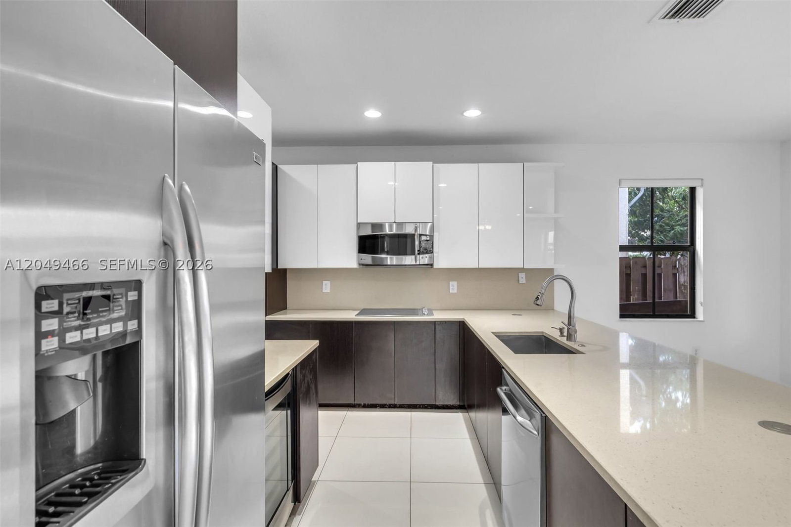 Real estate property located at 8850 99th Path, Miami-dade, Isles At Grand Bay, Doral, FL