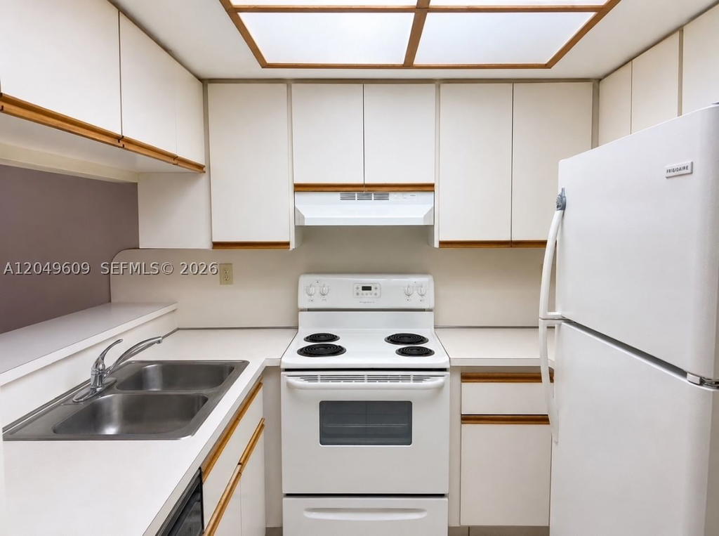 Real estate property located at 8999 123rd Ct #103, Miami-dade, Kenland Walk Condo Ii, Miami, FL
