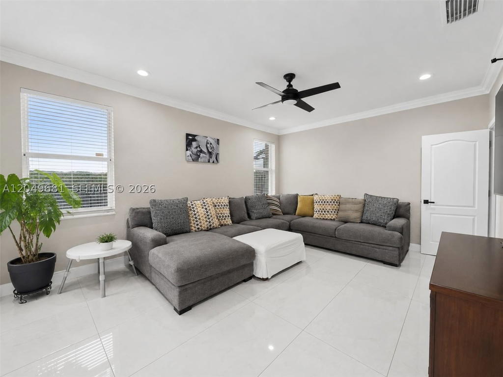 Real estate property located at 16519 67th Ter, Miami-dade, Crestview Lakes 1st Addn, Miami, FL