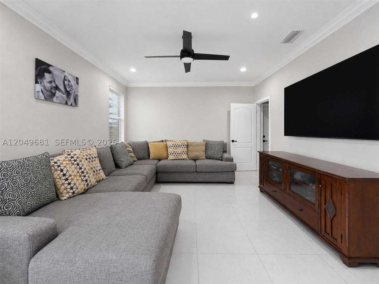 Real estate property located at 16519 67th Ter, Miami-dade, Crestview Lakes 1st Addn, Miami, FL