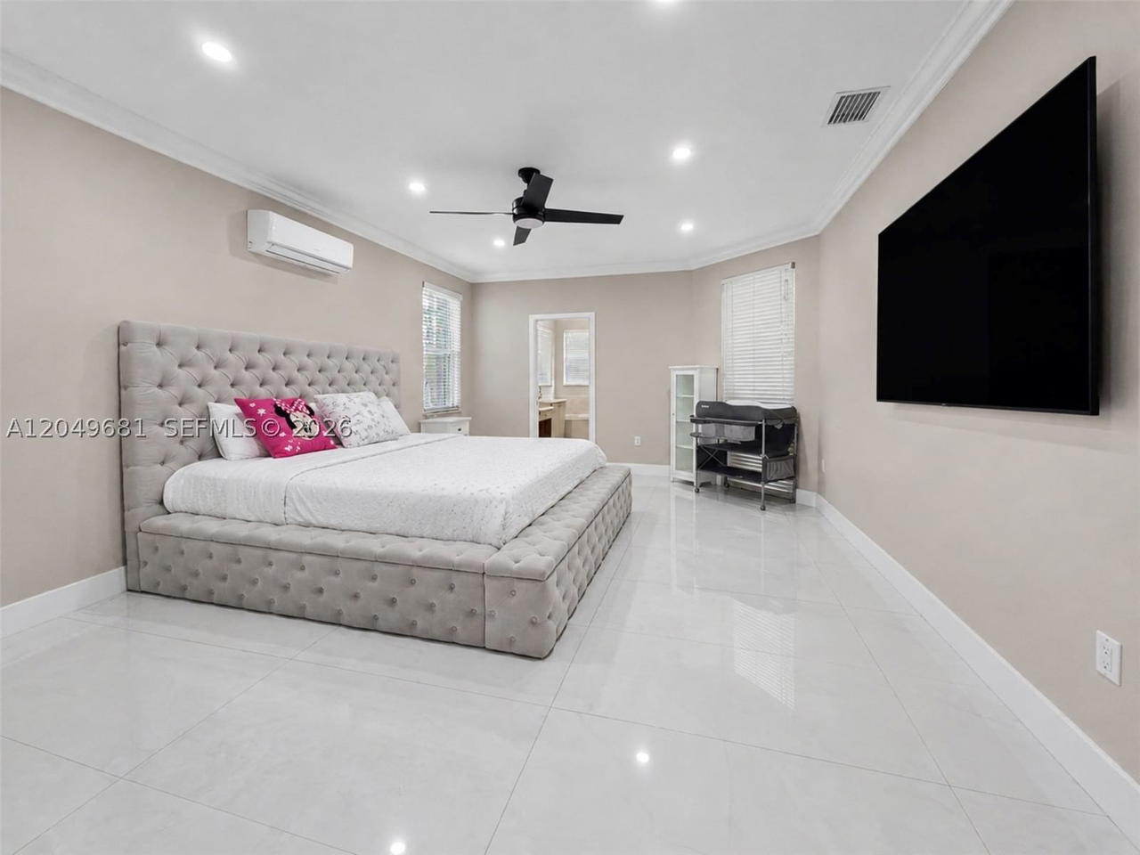 Real estate property located at 16519 67th Ter, Miami-dade, Crestview Lakes 1st Addn, Miami, FL