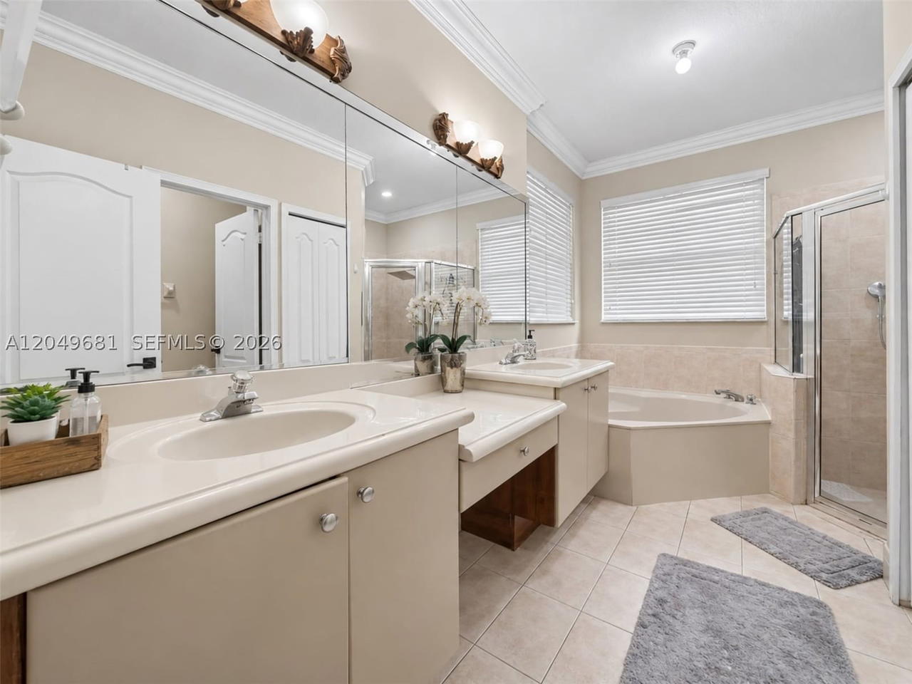 Real estate property located at 16519 67th Ter, Miami-dade, Crestview Lakes 1st Addn, Miami, FL