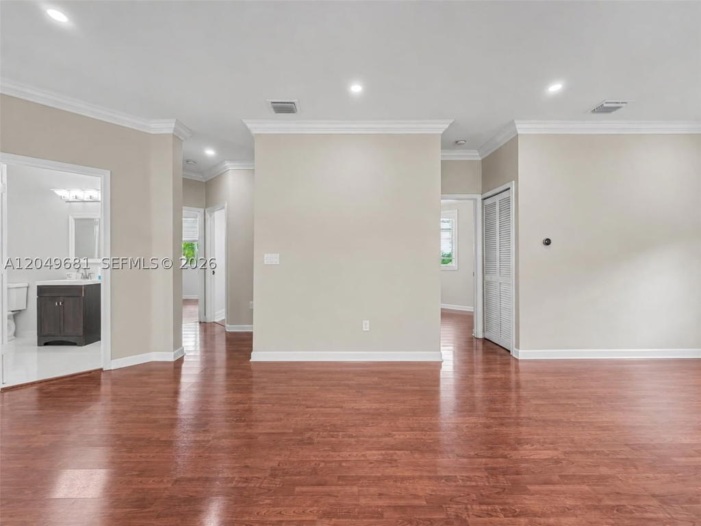 Real estate property located at 16519 67th Ter, Miami-dade, Crestview Lakes 1st Addn, Miami, FL