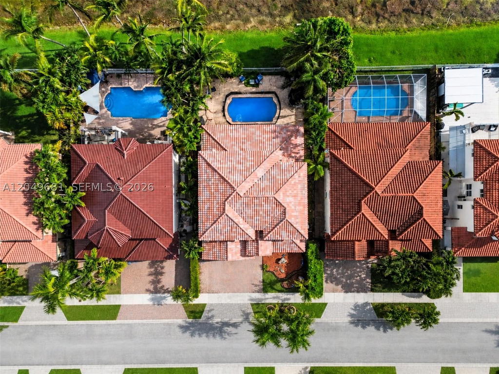 Real estate property located at 16519 67th Ter, Miami-dade, Crestview Lakes 1st Addn, Miami, FL