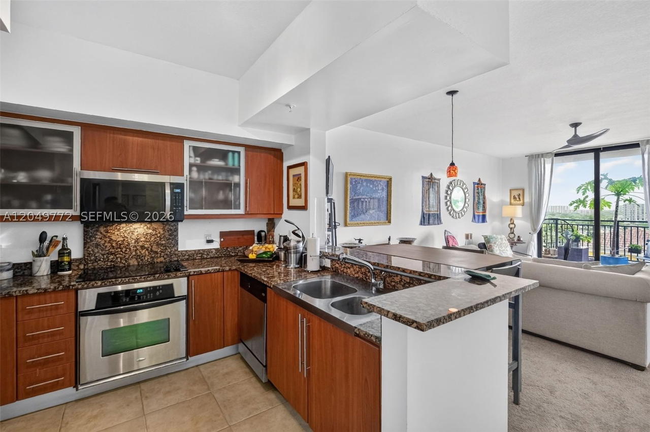 Real estate property located at 888 Douglas #806, Miami-dade, Puerta De Palmas Condo, Coral Gables, FL