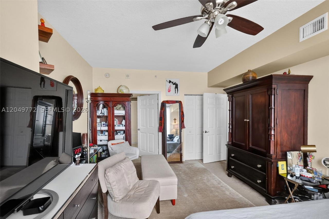 Real estate property located at 888 Douglas #806, Miami-dade, Puerta De Palmas Condo, Coral Gables, FL