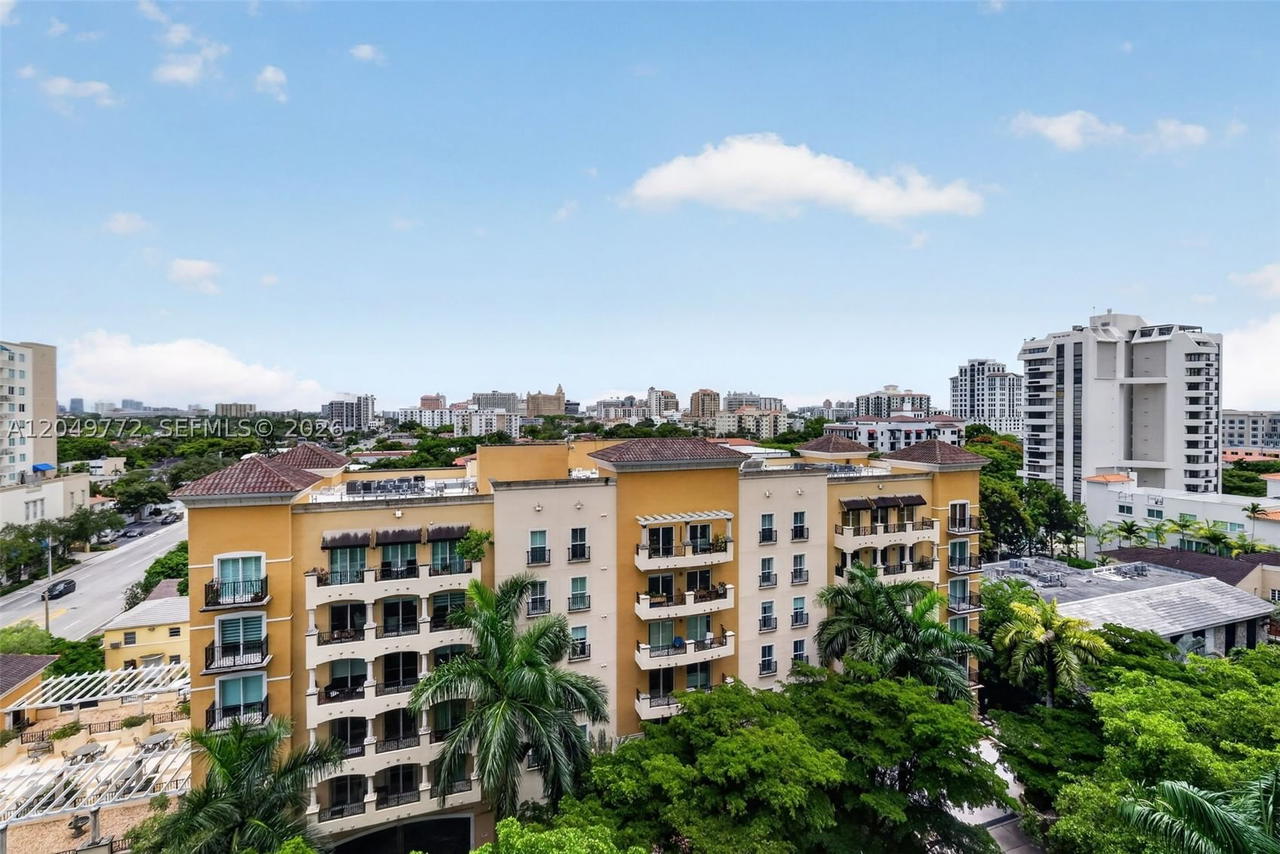Real estate property located at 888 Douglas #806, Miami-dade, Puerta De Palmas Condo, Coral Gables, FL