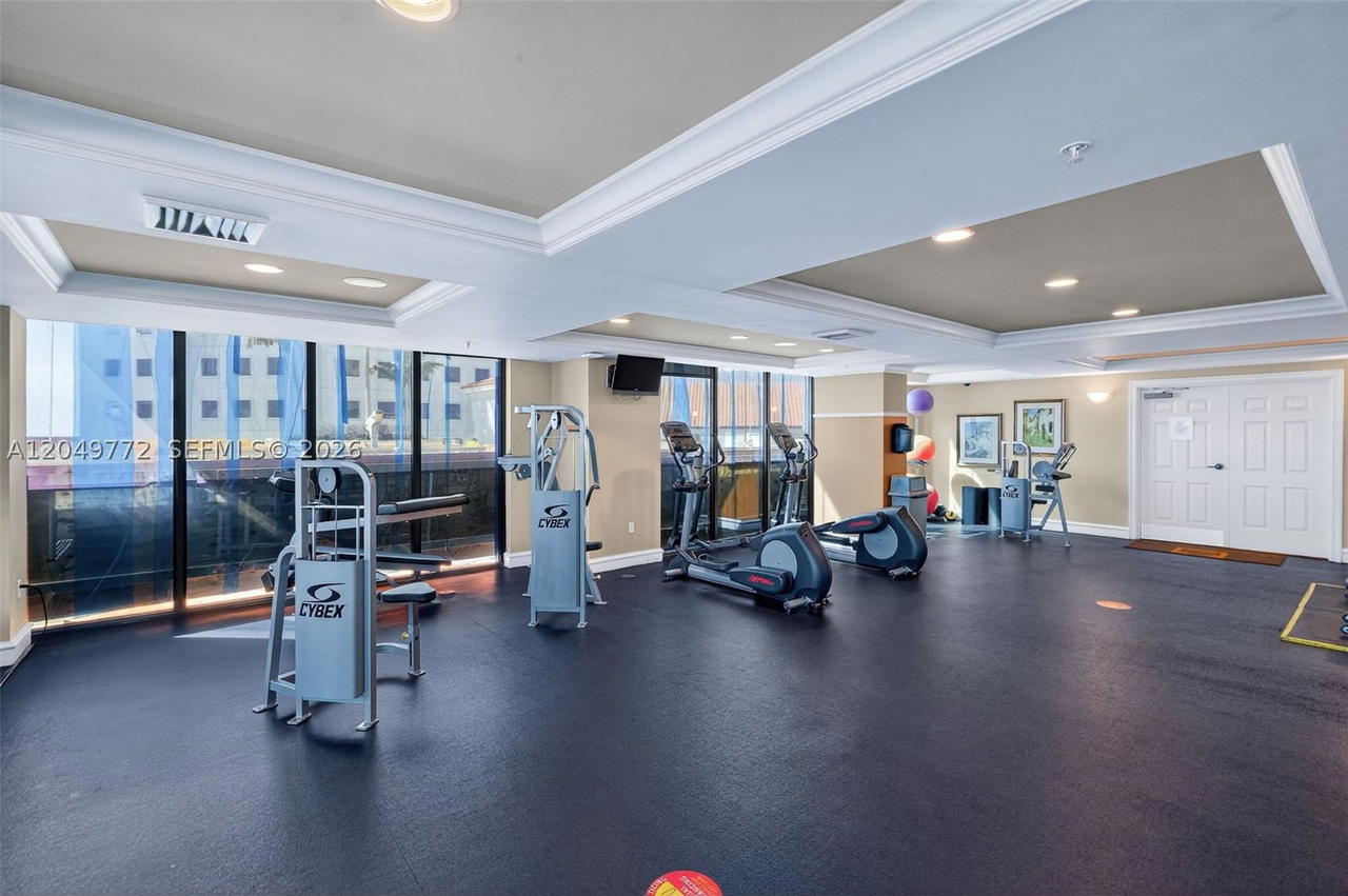 Real estate property located at 888 Douglas #806, Miami-dade, Puerta De Palmas Condo, Coral Gables, FL