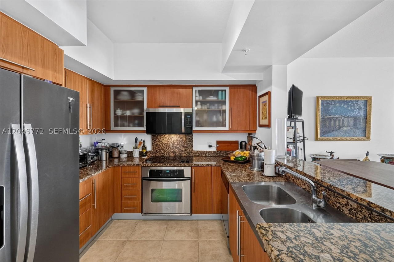 Real estate property located at 888 Douglas #806, Miami-dade, Puerta De Palmas Condo, Coral Gables, FL