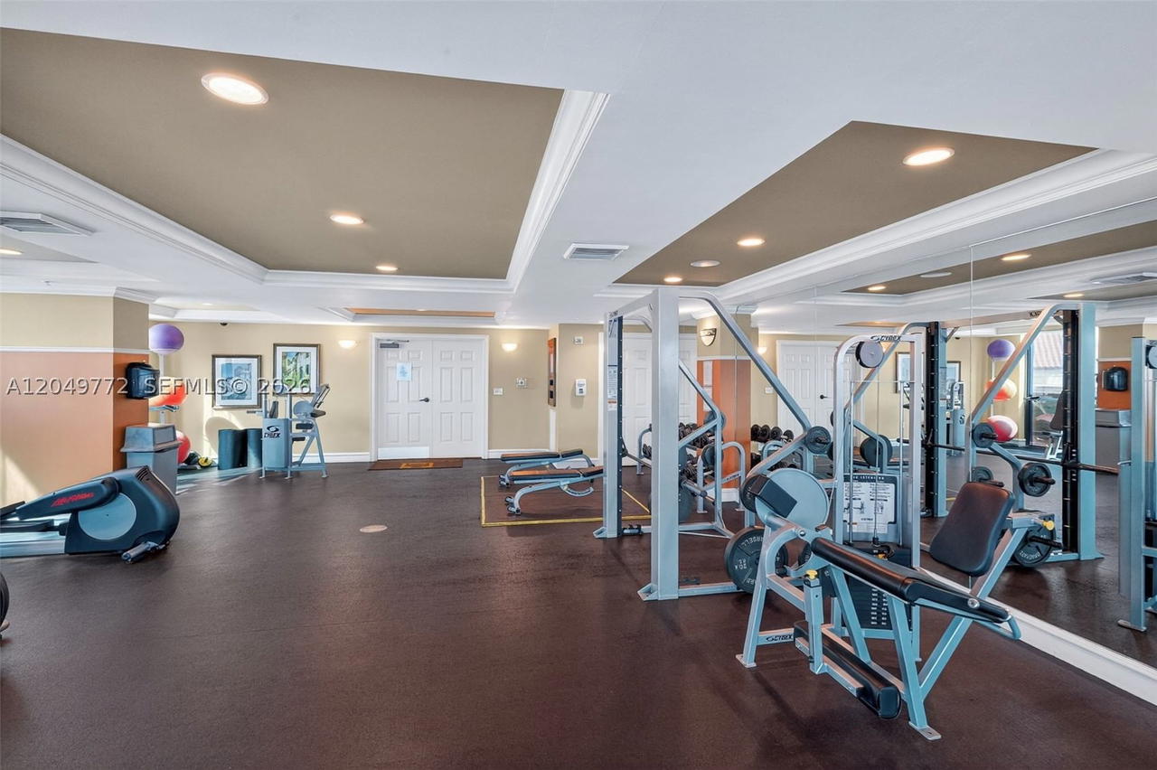 Real estate property located at 888 Douglas #806, Miami-dade, Puerta De Palmas Condo, Coral Gables, FL