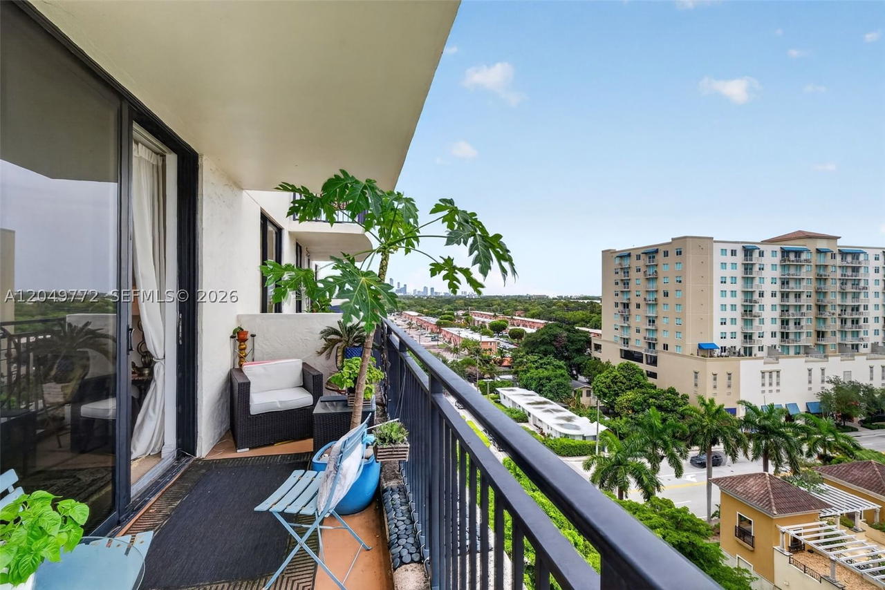 Real estate property located at 888 Douglas #806, Miami-dade, Puerta De Palmas Condo, Coral Gables, FL