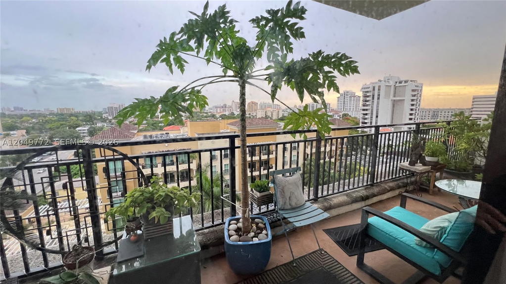 Real estate property located at 888 Douglas #806, Miami-dade, Puerta De Palmas Condo, Coral Gables, FL